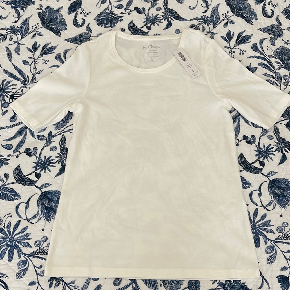 Women’s white tee Chicos Size 1